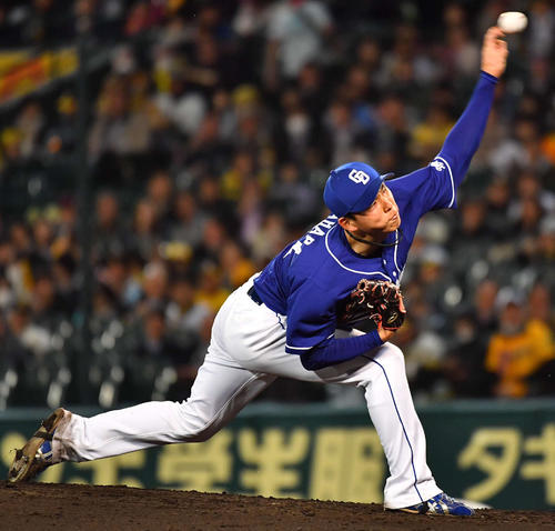 甲子園球場で登板する笠原祥太郎（撮影・上田博志）
