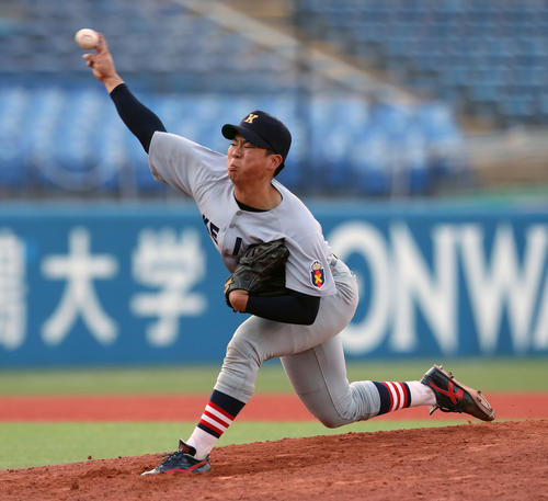 慶大対立大　8回から登板し、2回で4奪三振を奪った慶大・高橋亮（撮影者・大野祥一）