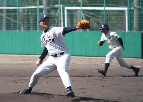 練習試合に先発し、1回1失点の桑田氏（撮影・柏原誠）