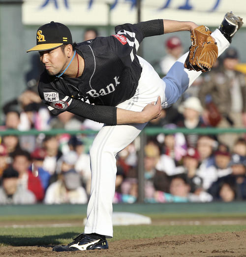 9回から登板し、1回無失点で今季初勝利を挙げたソフトバンク加治屋（共同）