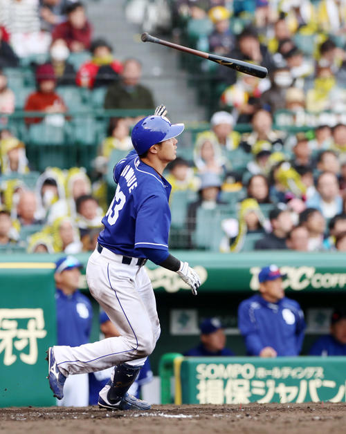 阪神対中日　8回表中日2死満塁、堂上は左翼越え満塁本塁打を放つ（撮影・加藤哉）