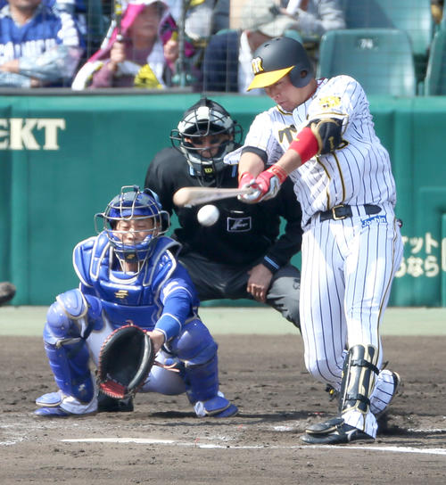 2回裏阪神無死、大山は左前打を放つ（撮影・上山淳一）