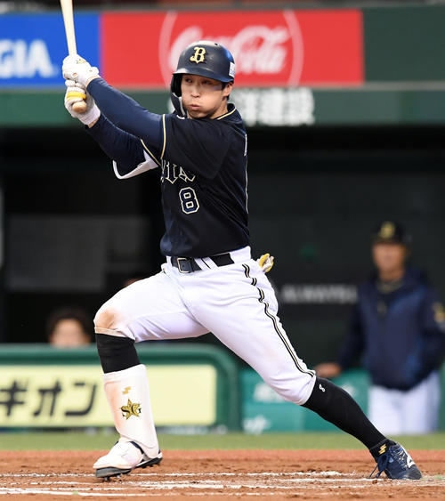 西武対オリックス　7回表オリックス2死三塁、左前に適時打二塁打を放つ後藤（撮影・たえ見朱実）