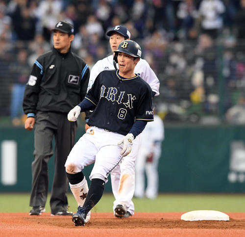 西武対オリックス　7回表オリックス2死三塁、左前に適時打二塁打を放った後藤（撮影・たえ見朱実）