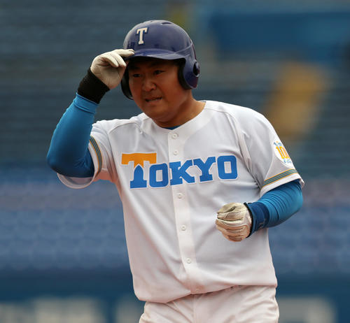 法大対東大　6回裏東大1死二、三塁、適時打を放った井上（撮影者・大野祥一）