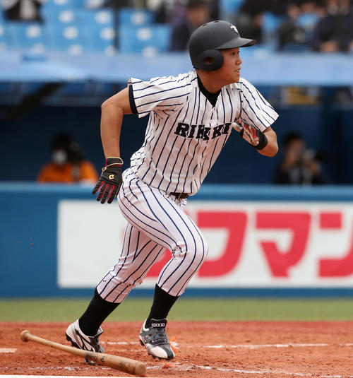 立大対慶大　3回表立大2死二累、適時三塁打を放つ柴田颯（撮影者・大野祥一）