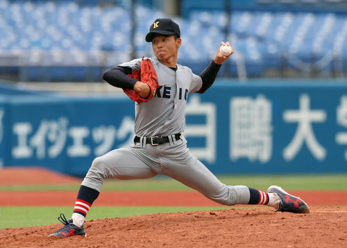 立大対慶大　1年生でリーグ戦デビューを飾り、1回を無失点に抑えた慶大・増居（撮影者・大野祥一）