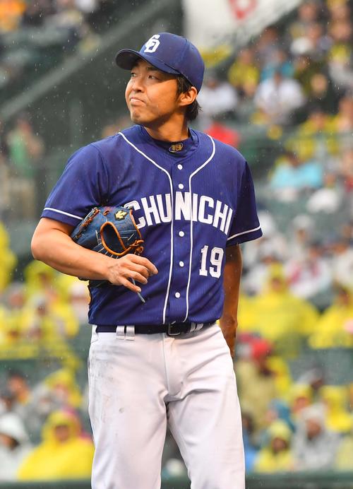 阪神対中日　4回途中5失点で降板する吉見（撮影・上田博志）