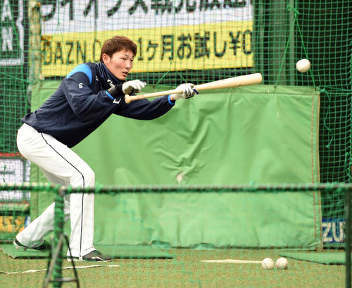 西武対オリックス　13日の試合で右手首に死球を受け「関節挫傷」と診断された西武源田（撮影・たえ見朱実）