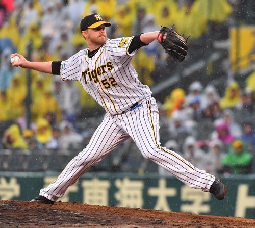 阪神対中日　8回、2番手で登板するジョンソン（撮影・上田博志）