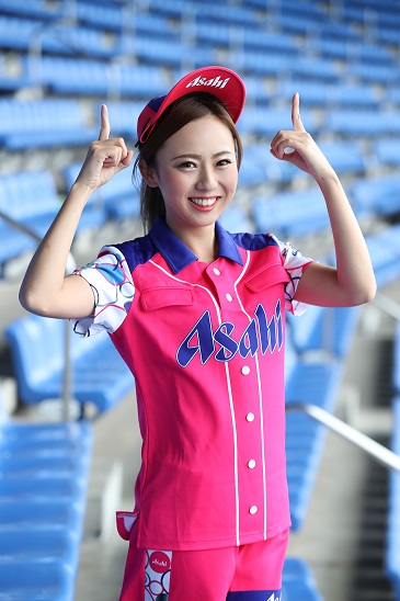 ロッテの売り子ペナントレースで開幕2カードを終え2位となった今井さやかさん（球団提供）