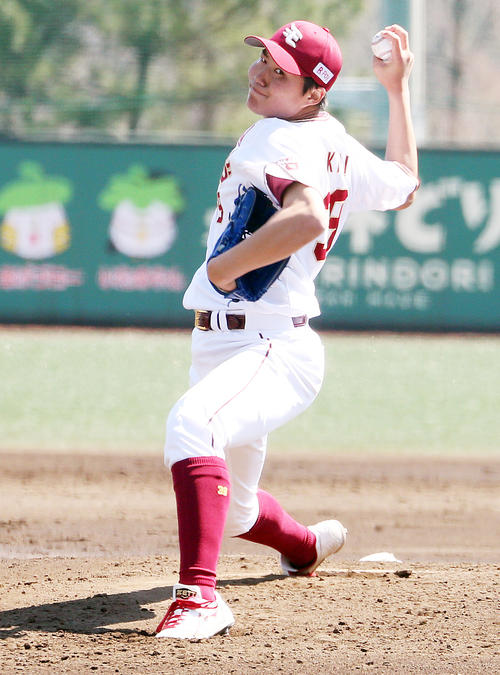 楽天対日本ハム　公式戦初登板で力投する楽天引地（撮影・野上伸悟）