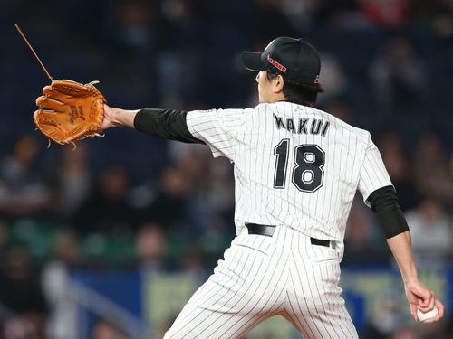 ロッテ対ソフトバンク　先発で登板し力投するロッテ涌井（撮影・中島郁夫）