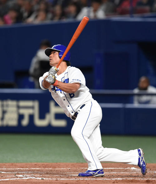 中日対DeNA　3回裏中日無死、左越え本塁打を放つ平田（撮影・森本幸一）