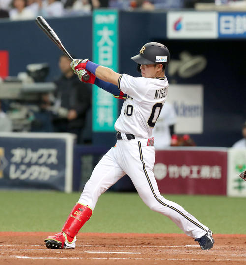 オリックス対日本ハム　5回裏オリックス1死、西浦は右前打を放つ（撮影・佐藤翔太）　　