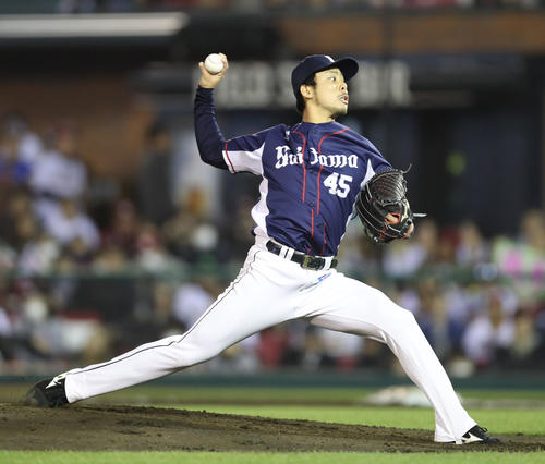 楽天対西武　力投する西武先発の本田（撮影・林敏行）