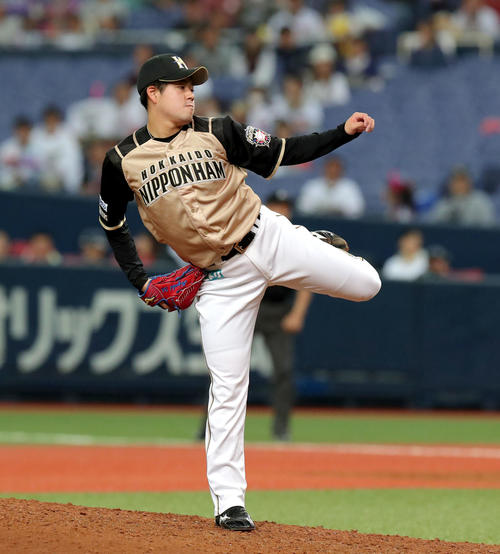 オリックス対日本ハム　5回から登板する日本ハム堀（撮影・佐藤翔太）　　