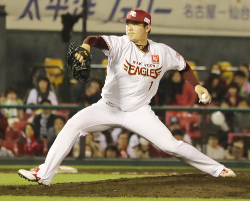 楽天対西武　力投する楽天松井（撮影・野上伸悟）