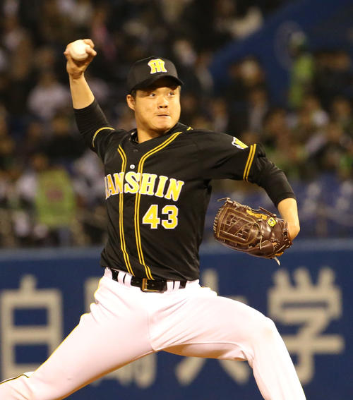 ヤクルト対阪神　12回、6番手で登板する守屋（撮影・上山淳一）