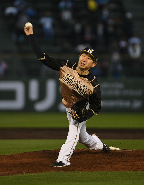 オリックス対日本ハム　オリックス相手に力投する金子（撮影・渦原淳）