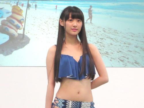 4月23日に鎌ケ谷スタジアムで始球式に臨む南衣伶夏