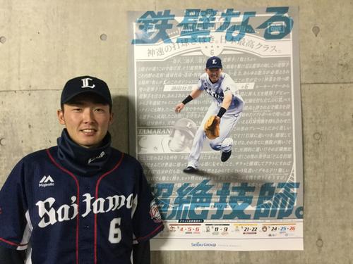 自身のポスターに写る西武源田