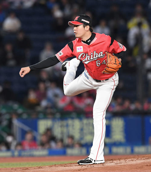ロッテ対ソフトバンク　先発し力投するロッテ二木（撮影・鈴木みどり）