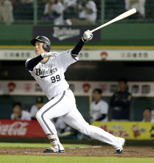 オリックス対日本ハム　7回裏オリックス1死、杉本は左越本塁打を放つ（撮影・佐藤翔太）　　