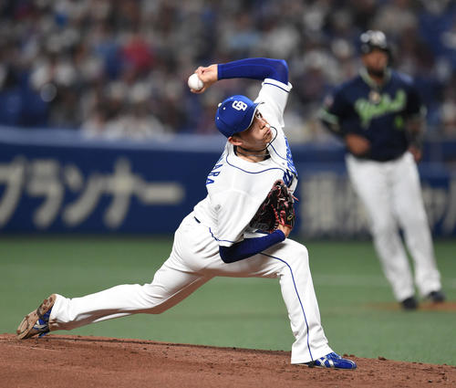 中日対DeNA　2回表ヤクルト無死一塁、力投する笠原祥太郎（撮影・森本幸一）