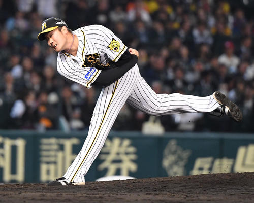 阪神対巨人　6回から登板した斎藤友貴哉（撮影・奥田泰也）