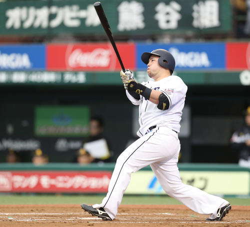 西武対ソフトバンク　3回裏西武無死、本塁打を放つ山川（撮影・河野匠）