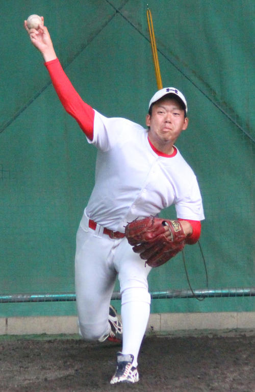 中部学院大・伊藤健太投手の投球フォーム（撮影・柏原誠）