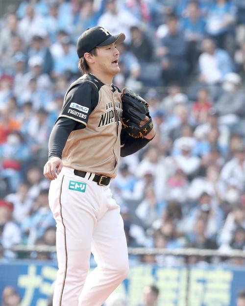 ロッテ対日本ハム　6回裏ロッテ2死、レアードを三振にとり叫ぶ有原（撮影・黒川智章）