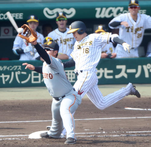 阪神対巨人　3回裏阪神1死、西はライトゴロに倒れた（撮影・加藤哉）