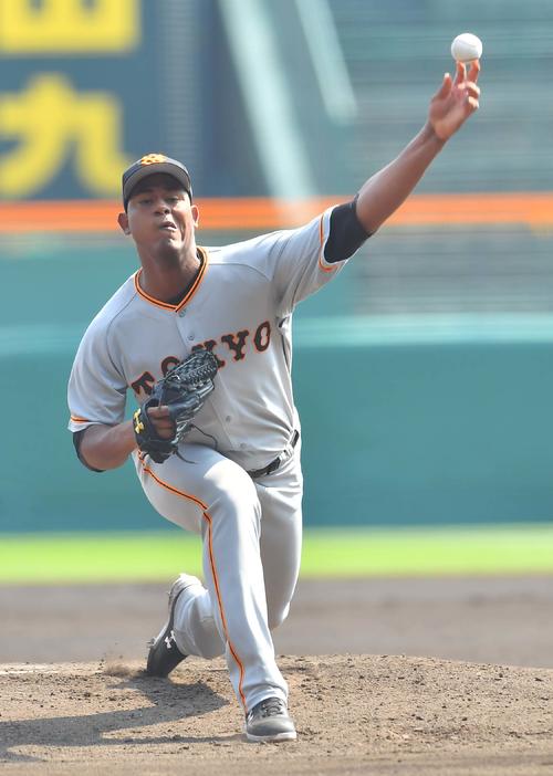 阪神対巨人　力投する巨人先発のメルセデス（撮影・上田博志）