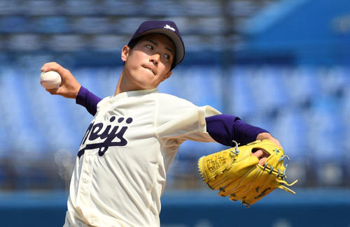 明大対立大　力投する明大先発の森下（撮影・横山健太）
