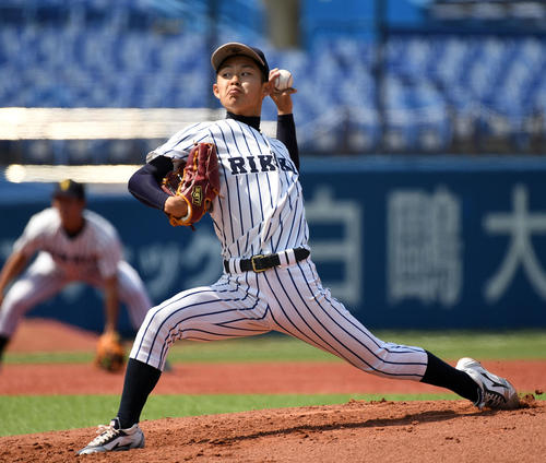 明大対立大　力投する立大先発の田中誠（撮影・横山健太）