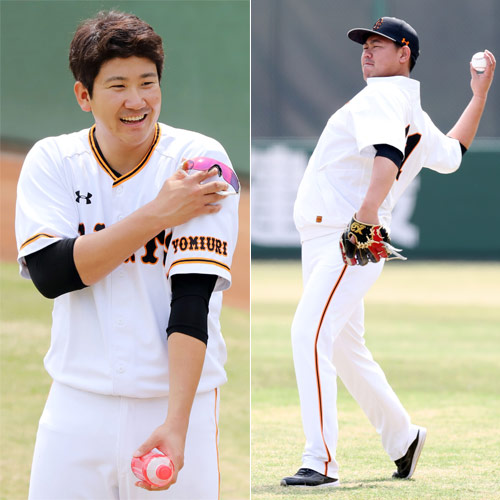 （左から）練習中、笑顔を見せる巨人菅野とキャッチボールする巨人山口（撮影・垰建太）