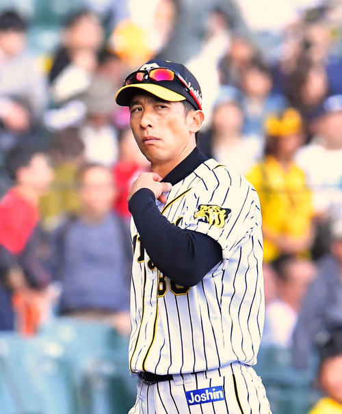 巨人に5連敗を喫し厳しい表情でベンチに引き揚げる矢野燿大監督（2019年4月20日撮影）