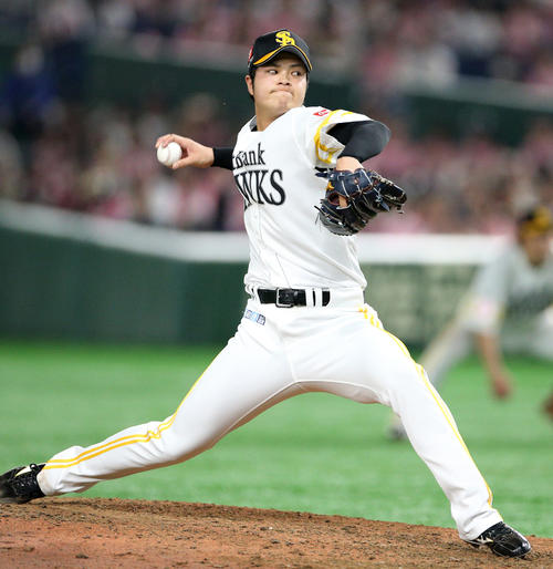 力投するソフトバンク甲斐野（撮影・中島郁夫）