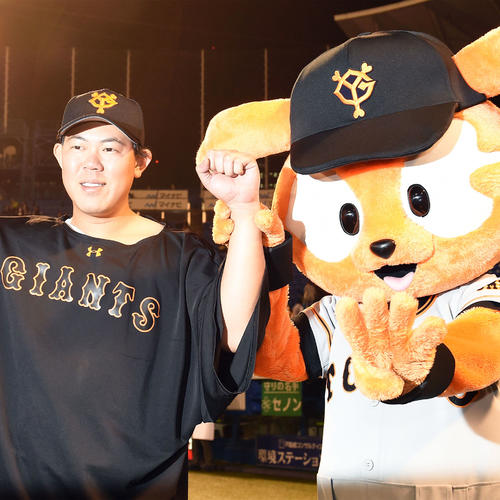 ヤクルト対巨人 今季負けなしの4勝目を挙げた巨人山口(撮影・たえ見朱実)