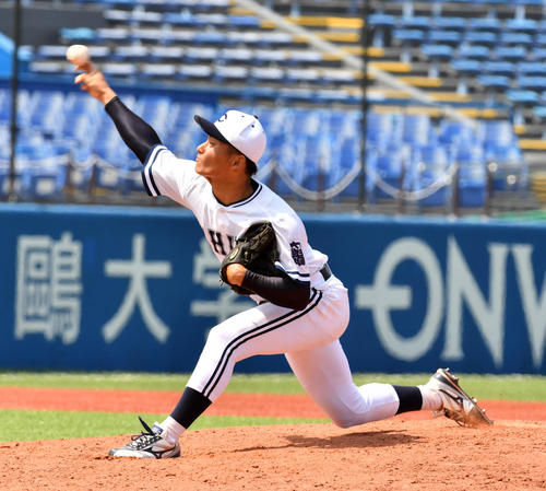 駒大対中大　4回途中から登板した中大・植田（撮影・柴田隆二）