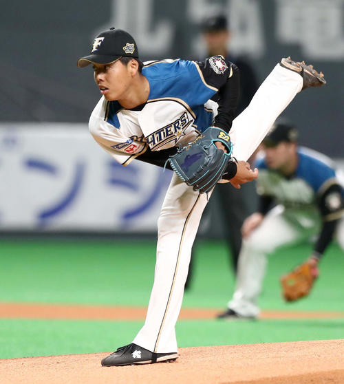 日本ハム先発の杉浦（撮影・黒川智章）