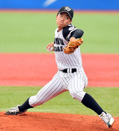 17年6月、全日本大学野球選手権準々決勝の国際武道大戦で力投する九産大・浦本