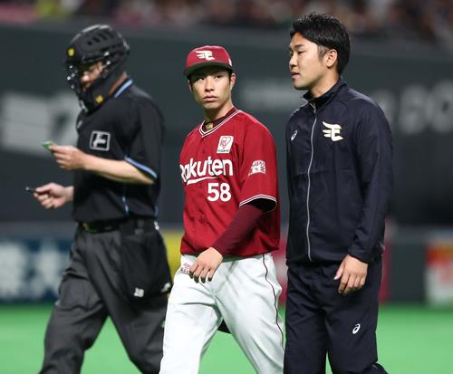 日本ハム対楽天　7回裏途中で降板する辛島（撮影・黒川智章）