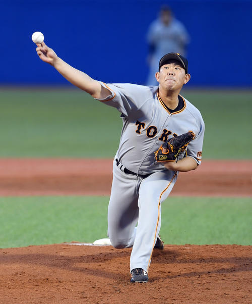 ヤクルト対巨人　巨人の先発山口俊（撮影・たえ見朱実）