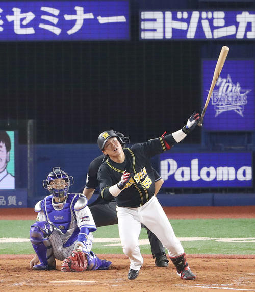 DeNA対阪神　9回表阪神1死、本塁打を放つ陽川（撮影・河野匠）
