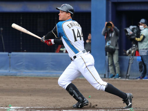 イースタン・リーグ　日本ハム対西武　先制の満塁本塁打を放つなど2安打4打点と活躍した日本ハム海老原（撮影・山崎純一）