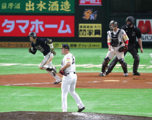 ソフトバンク対オリックス　9回表オリックス1死三塁、中川圭太に同点となる適時三塁打を浴びた森唯斗（撮影・梅根麻紀）
