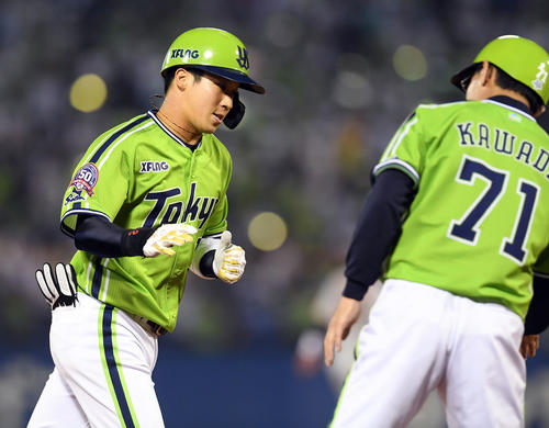 ヤクルト対巨人 7回裏ヤクルト2死一塁、6号ソロ本塁打を放った山田(撮影・たえ見朱実)